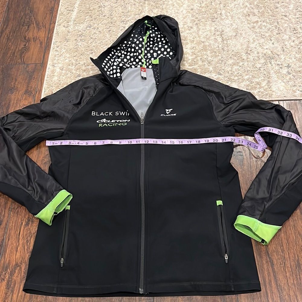 Cuore
cycling running light weight hoodie jacket GUC size L‎ black lime green